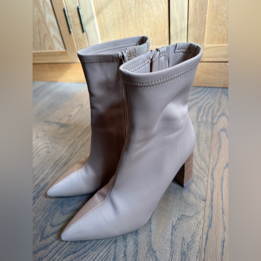 Jeffrey Campbell Elegant Tan Ankle Boots sock style with block heel. Size 9. - Picture 6 of 7